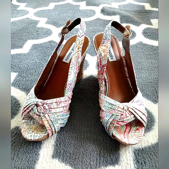 Steve Madden "Crest" Floral Paisley Peep Toe Cork Wede Sandals - Picture 12 of 16